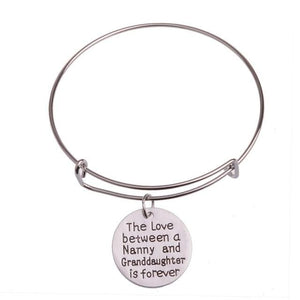 The KedStore Nanny Granddaughter Bracelet Bangle - Dog Tag Paw Footprint Love Heart. Huella de pata de etiqueta de perro. Pulsera